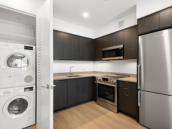 5th image of 662 Pacific St APT 17M