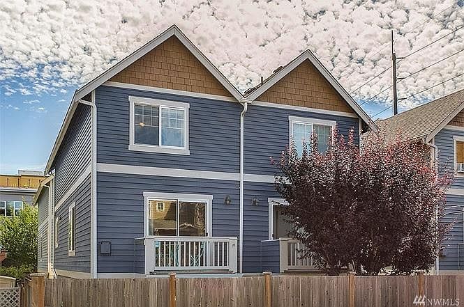 Unit A and B are next to each other. Nice neighbors live next door!