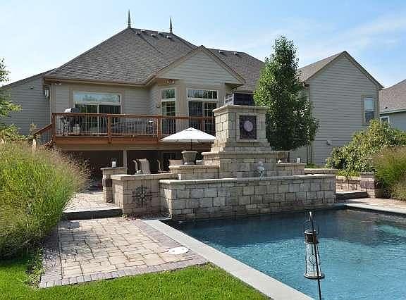 KITCHEN w/LOTS OF WORK SPACE!