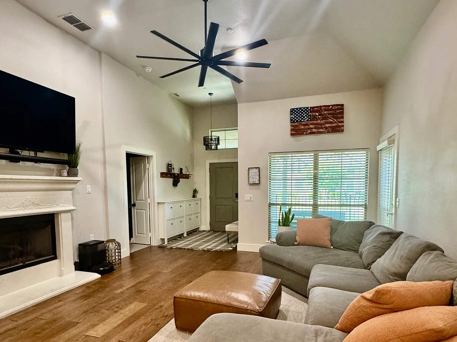 3 bed, 2206 sqft, $3,500 — Photo 4