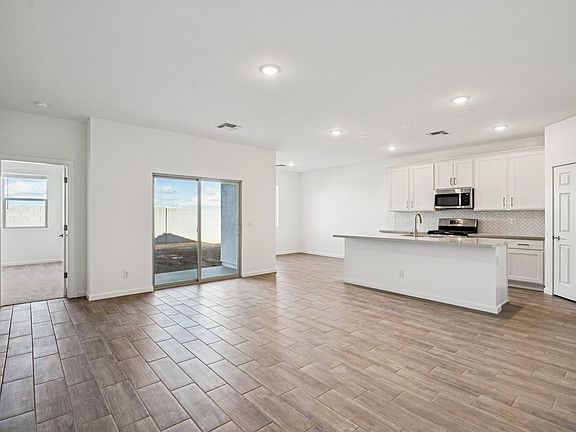 North Copper Canyon - Iris Interior Image 2