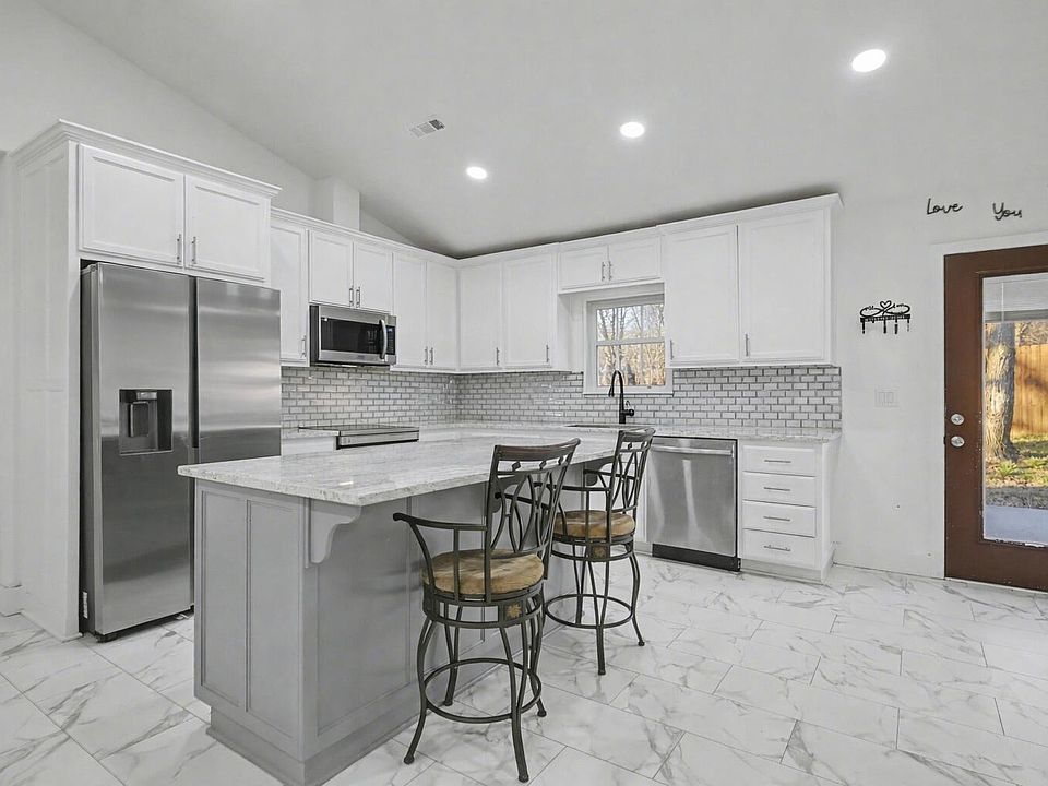 1st image of 301 N Myrtle Street