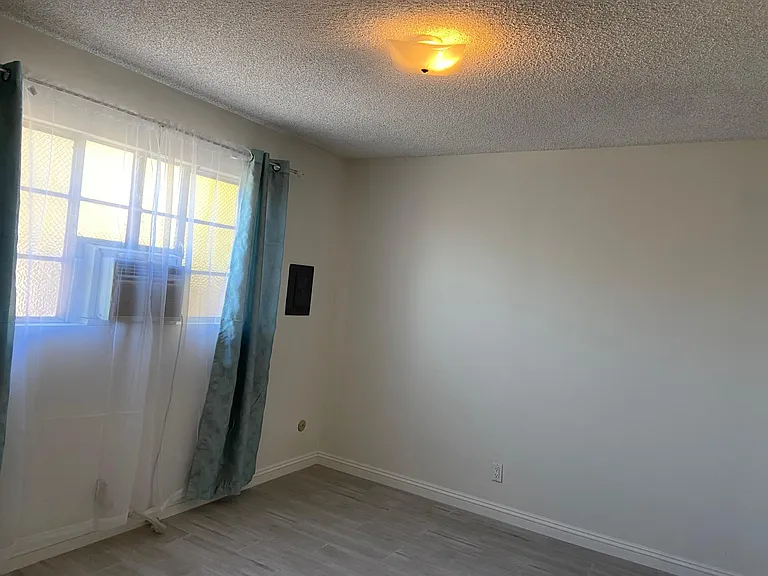 921 E Las Tunas Dr — Photo 13