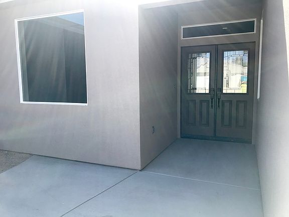 2nd image of 2058 E Sandtrap Ln