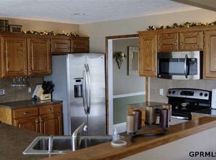 15226 Mary St, Omaha, NE 68116