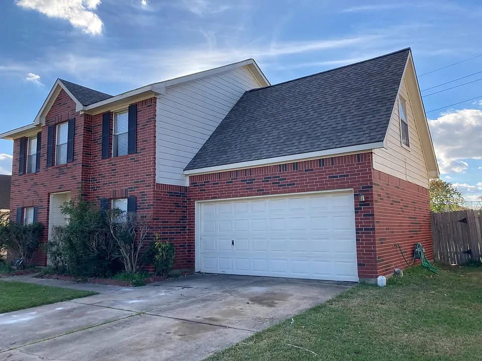 4 bed, 2.5 bath, 1888 sqft, $2,070 — Photo 2