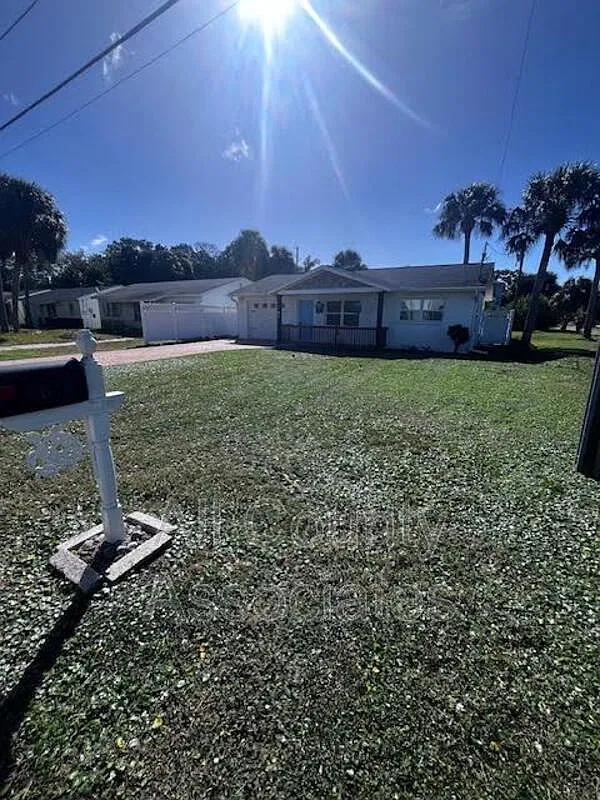 2 bed, 1.0 bath, 672 sqft, $1,795 — Photo 2