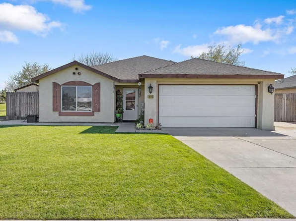 1915 Valley Springs Avenue, Hanford, CA 93230