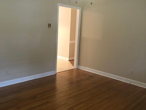 5th image of 184 Oak Circle Dr