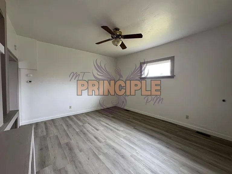2037 Whitman Ave — Photo 4