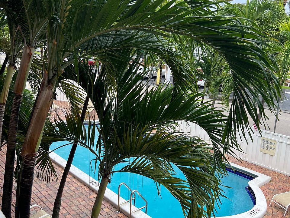 1st image of 2550 NE 51st St #305