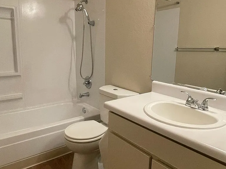 Sharis Apartments — Photo 91