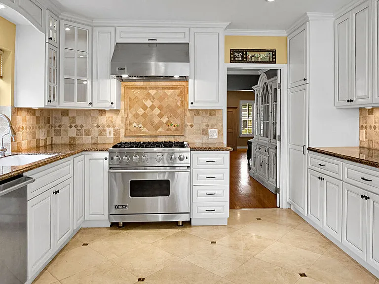 2545 Sycamore Dr — Photo 12