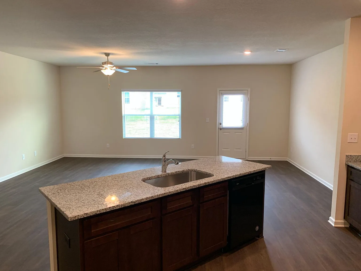 977 Walnut Creek Cir — Photo 3
