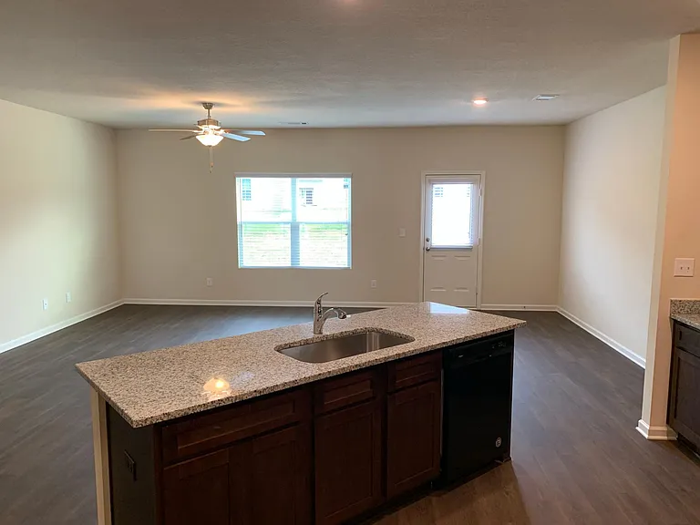 977 Walnut Creek Cir — Photo 3