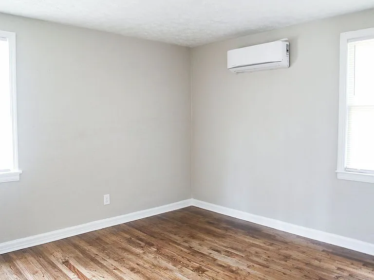 3209 Walker St — Photo 6