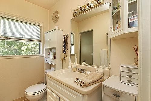 4th image of 227 Harrison Ave