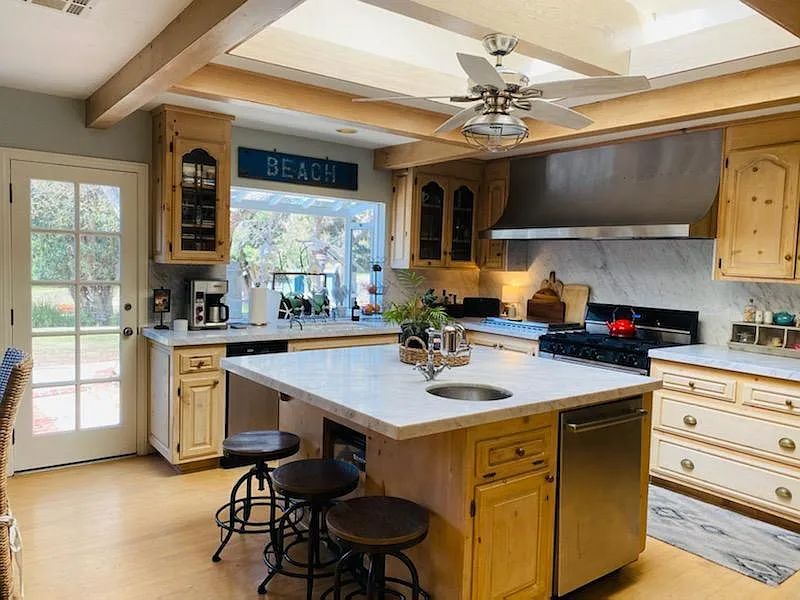 7 bed, 5000 sqft, $25,000 — Photo 3