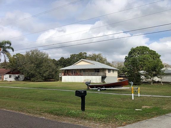 3rd image of 731 Shore Dr E