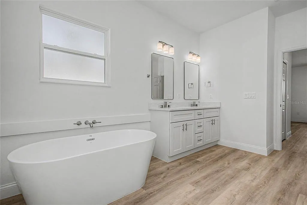 4 bed, 2.5 bath, 1816 sqft, $2,100 — Photo 3