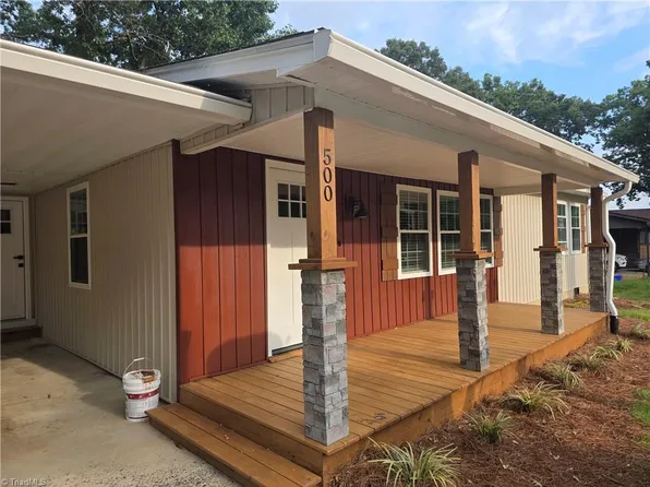 500 Pontiac Dr, Thomasville, NC 27360