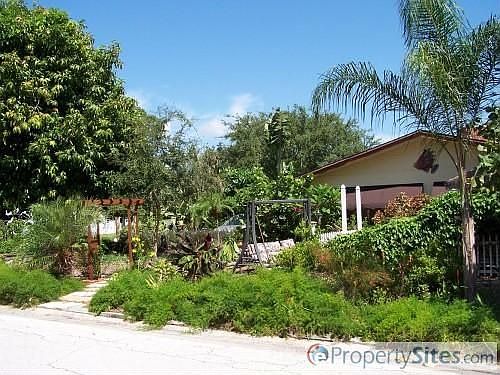 3rd image of 2590 Tropical Shores Dr SE
