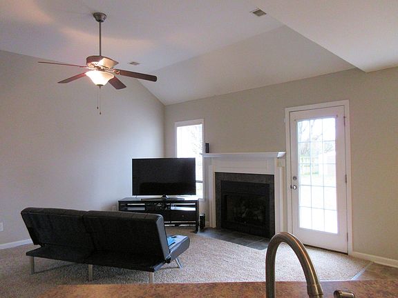 3rd image of 944 Cindy Jo Ct