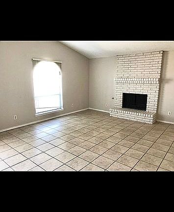 2nd image of 2918 E Glen Dr #A & B