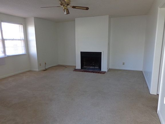5th image of 608 Fairfield Dr APT B