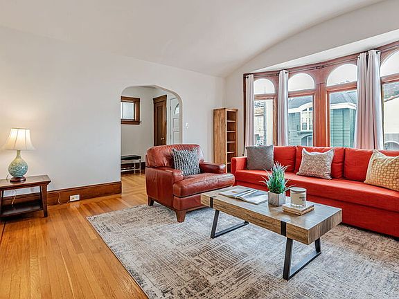 Living area large direct from foyer