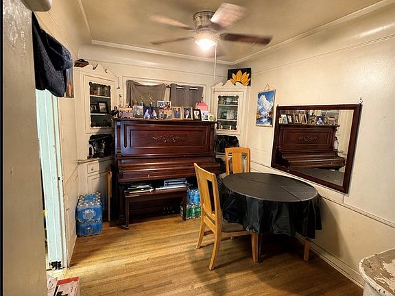 3rd image of 2225 Easton St