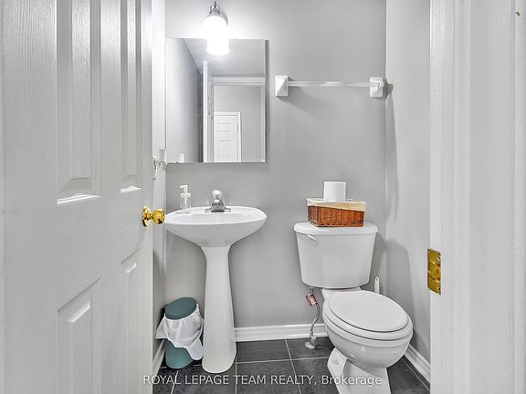 4th image of 36 Saffron Ct