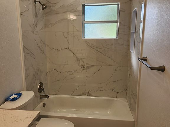 3rd image of 182 W Lakeview Ave