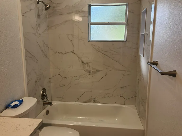 182 W Lakeview Ave — Photo 3