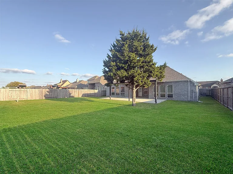 1524 N Blue Bonnet Ln — Photo 9