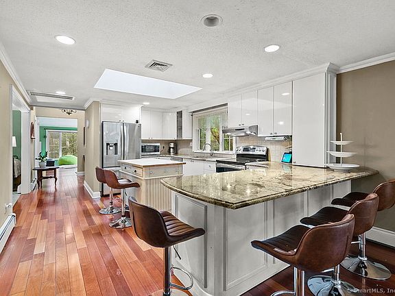 5th image of 14 Ridgewood Rd