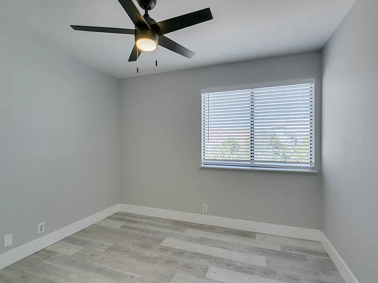 91 Trevor Dr — Photo 29