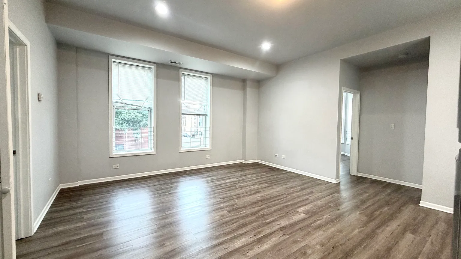 3 bed, 1000 sqft, $1,800 — Photo 2