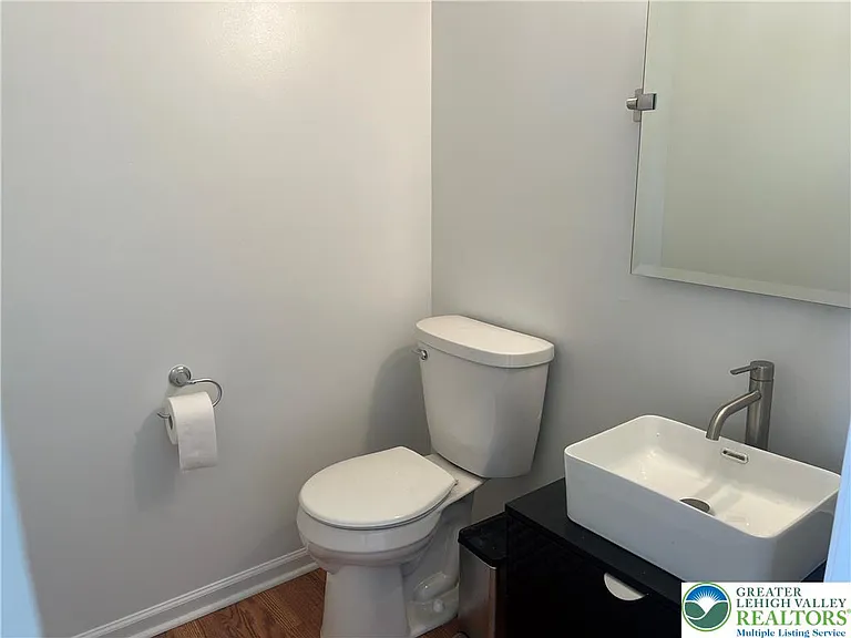 2593 Halleck Dr — Photo 17