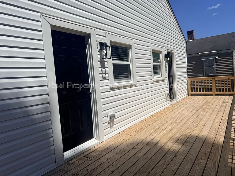114 E Club Blvd #A — Photo 17