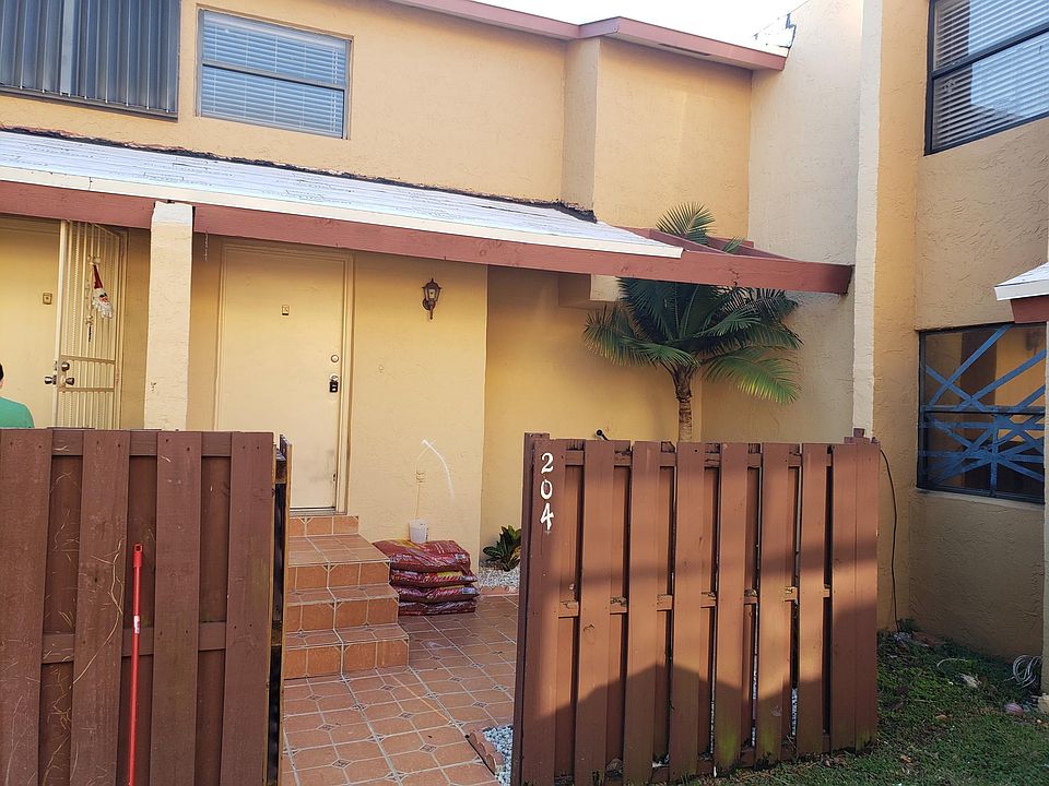 1st image of 341 W Park Dr APT 204