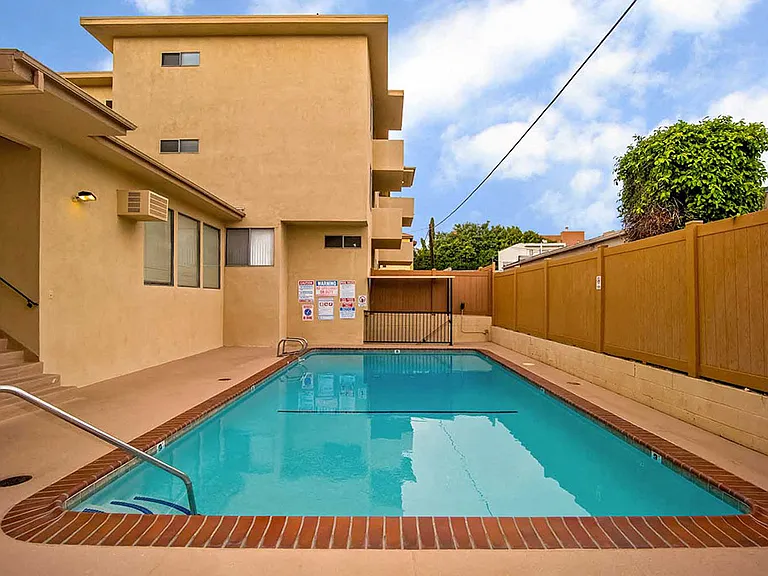 Los Robles Apartments — Photo 60