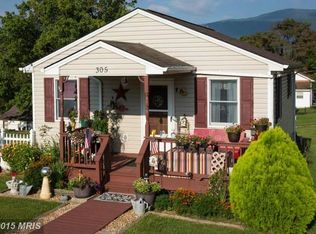 305 N 2nd St, Shenandoah, VA 22849
