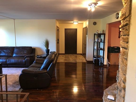 5th image of 10440 S Mansfield Ave #1