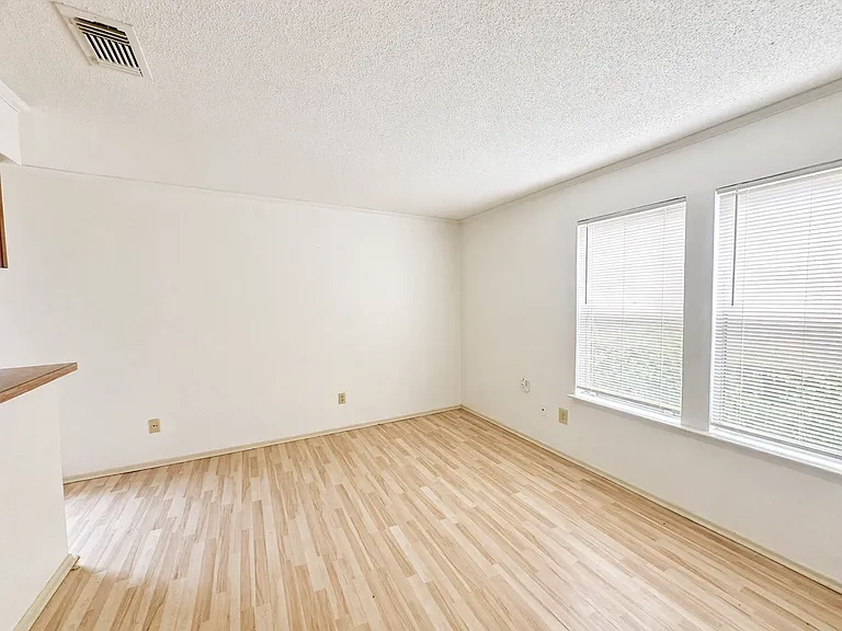 5608 Cougar Dr #214 — Photo 3