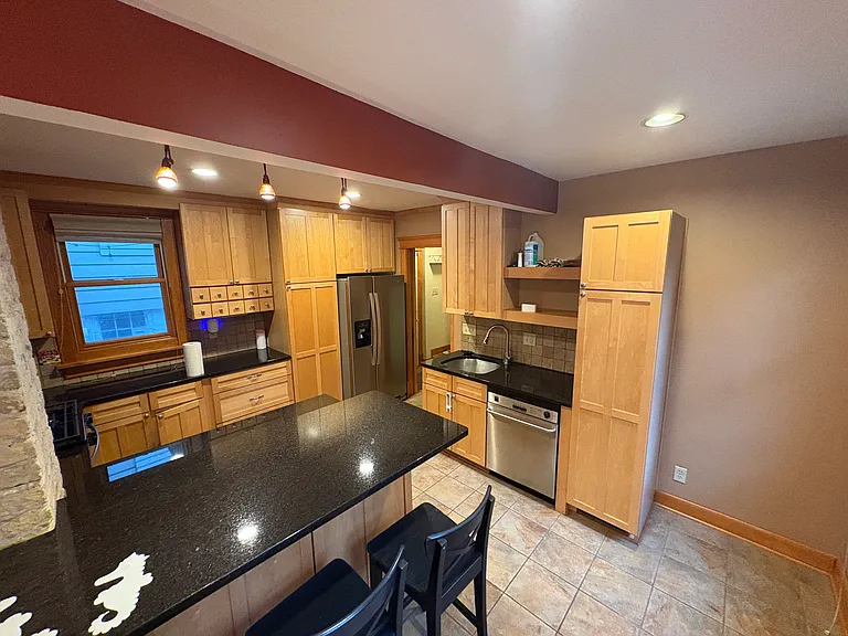 1761 N Franklin Pl — Photo 5