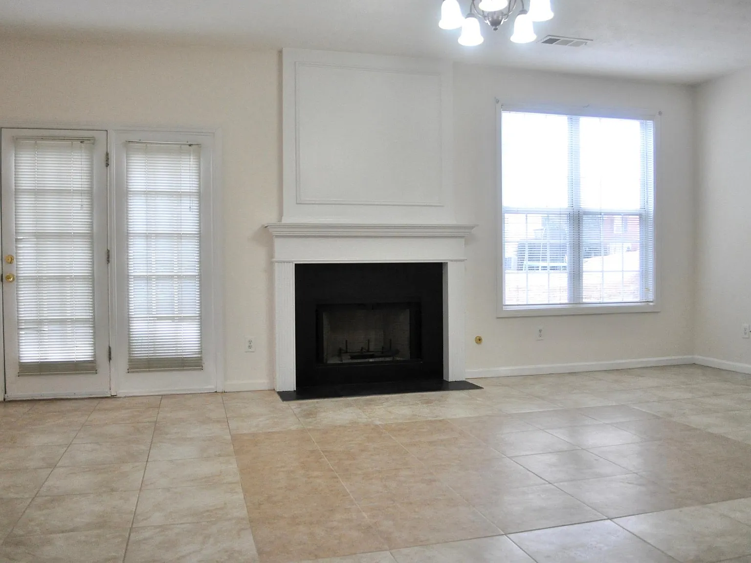 4 bed, 2.5 bath, 2250 sqft, $2,100 — Photo 3