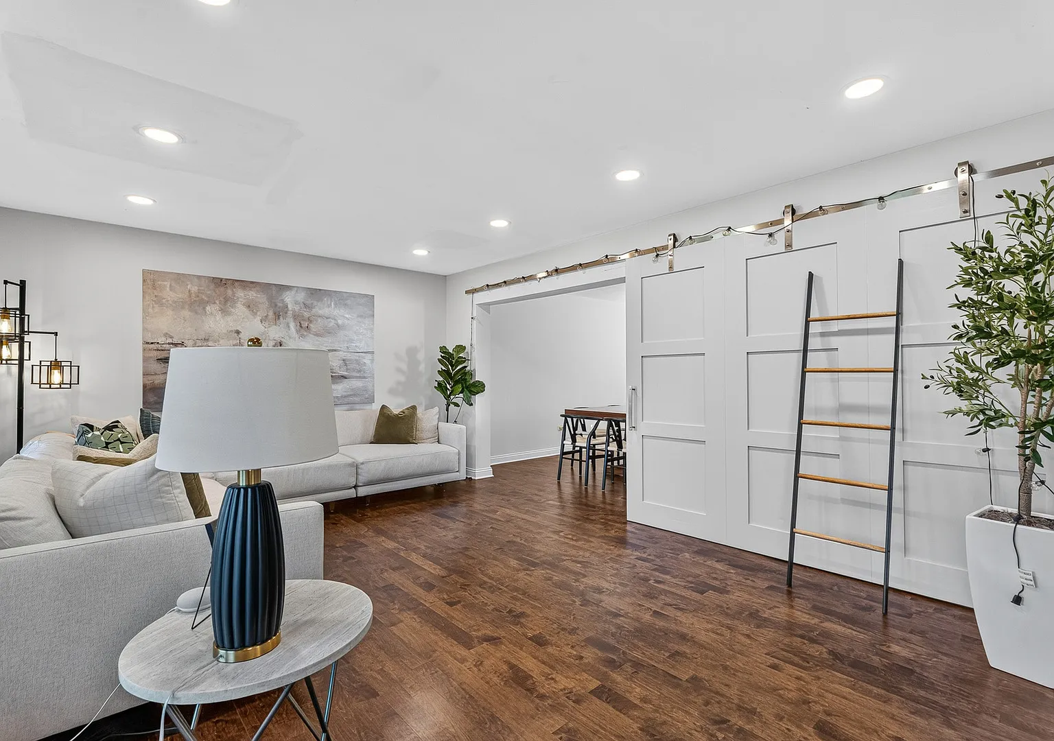 4 bed, 2700 sqft, $4,500 — Photo 4