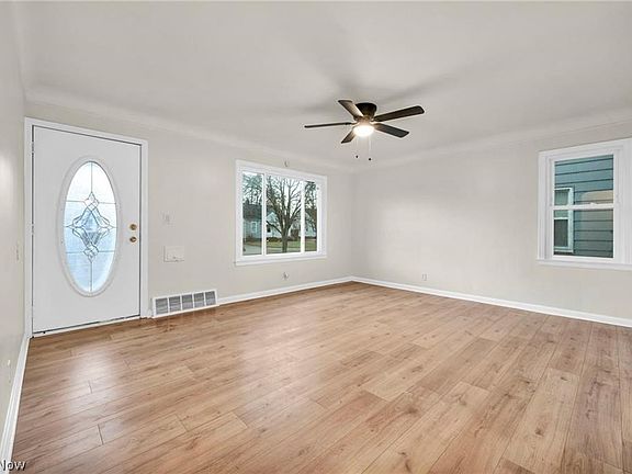 3rd image of 20801 Morris Ave