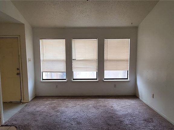 3rd image of 2418 Skyline Dr